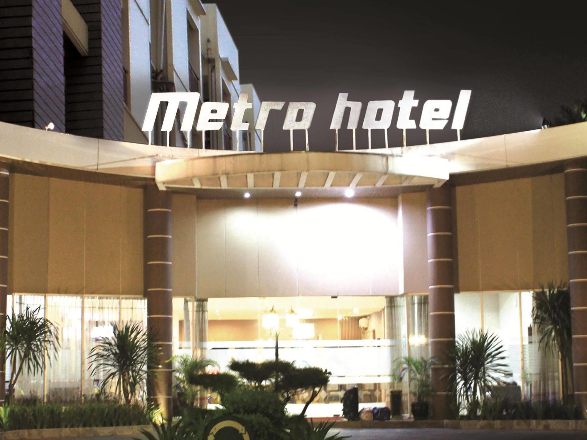 Metro Hotel Jababeka Чикаранг Экстерьер фото